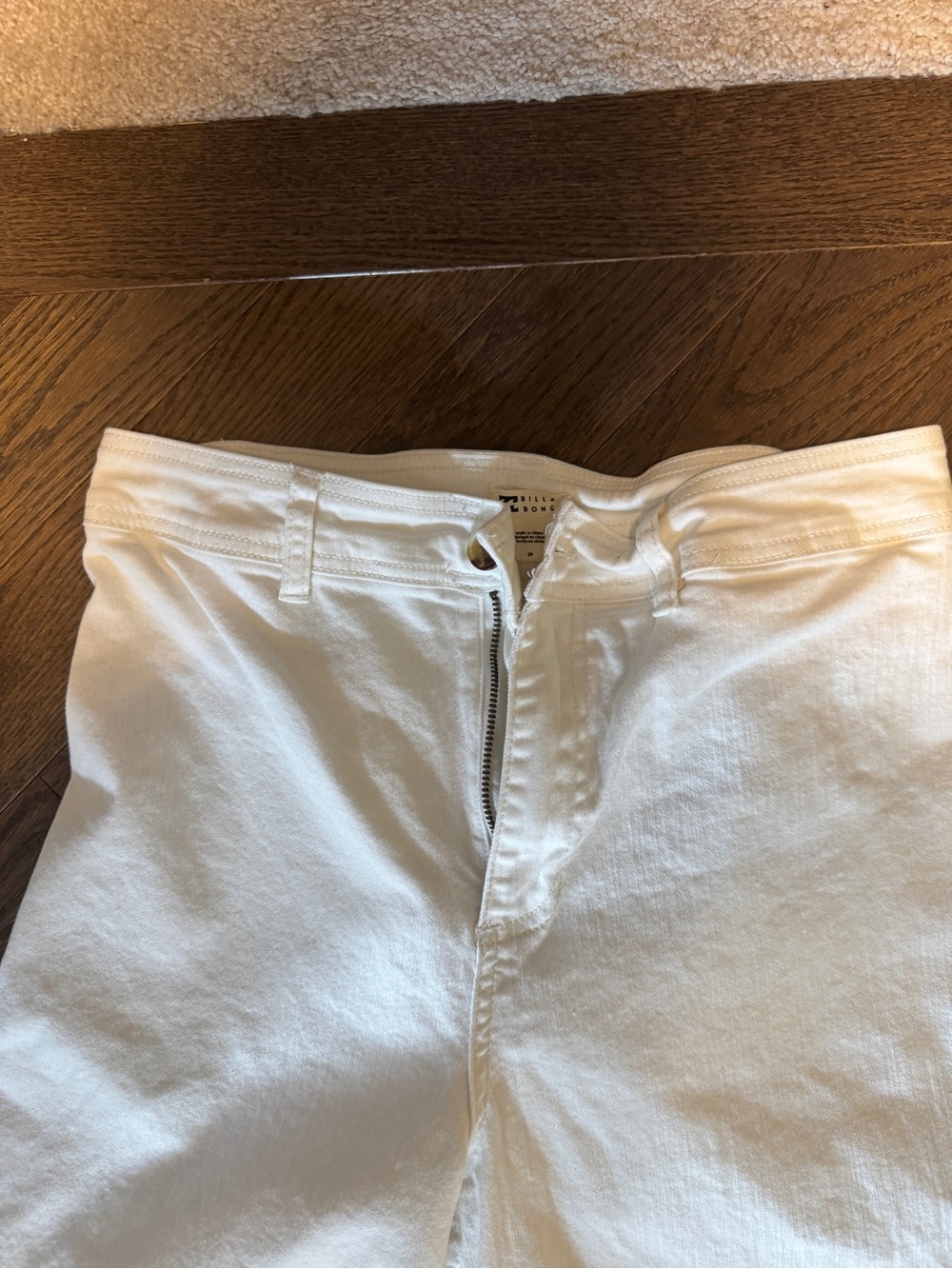 NWOT Billabong White stretch jeans wide leg size 30 - Picture 2 of 5
